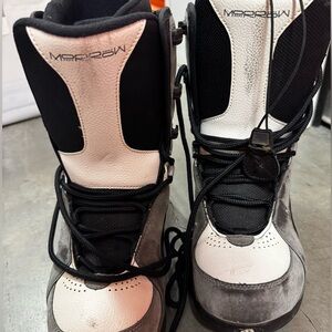 Women's Black and White Winter Boots snow board - used only a couple of times